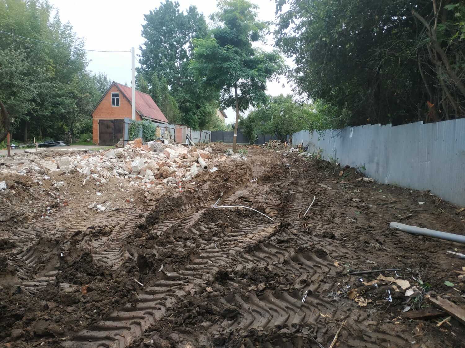 уборку на территории участка учреждения образования